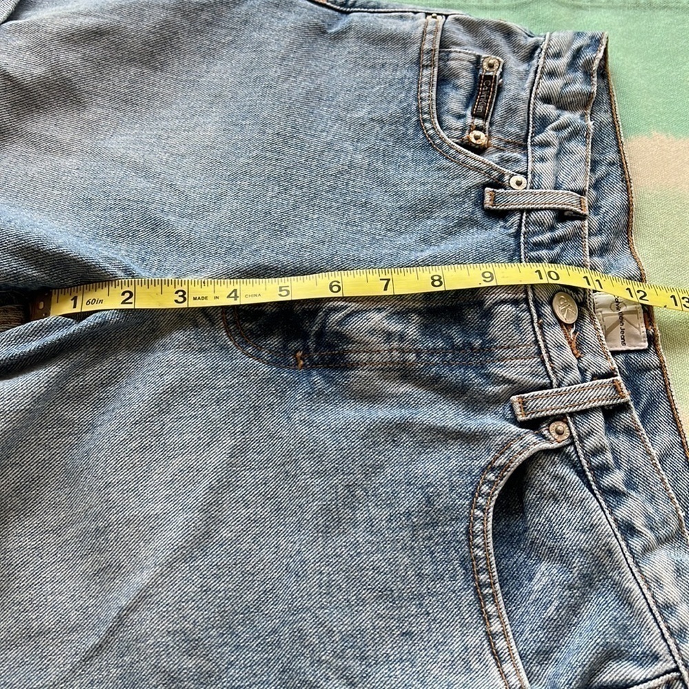 Calvin Klein Jeans Vintage Button Fly Cuffed Denim Shorts - Picture 9 of 10